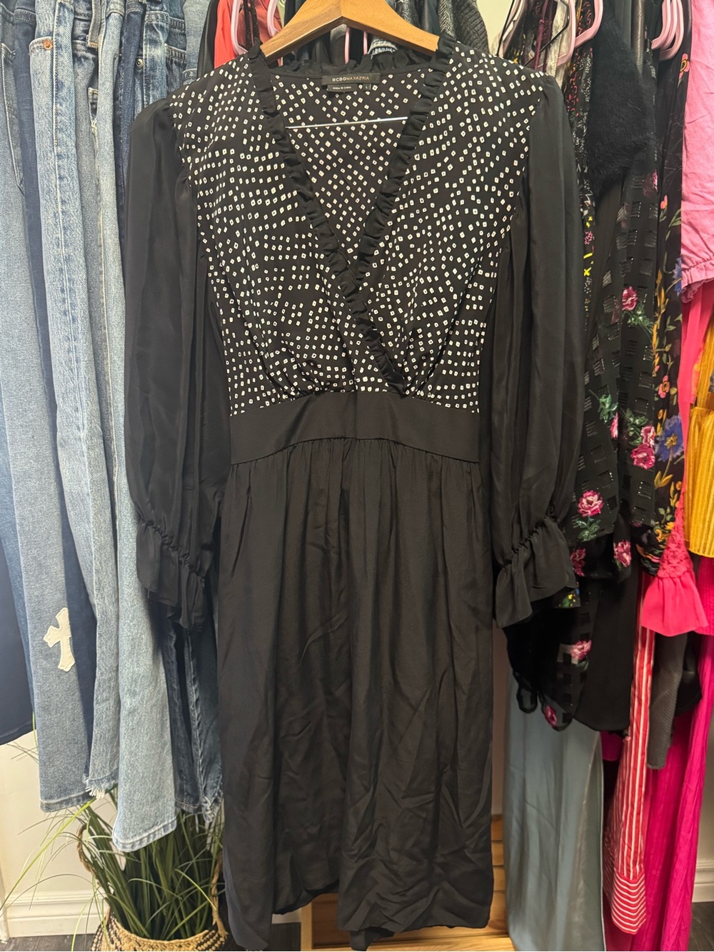 BCBGMAXAZRIA Black 100% Silk Ruffle V-Neck Midi Dress Long Sleeve Geometric